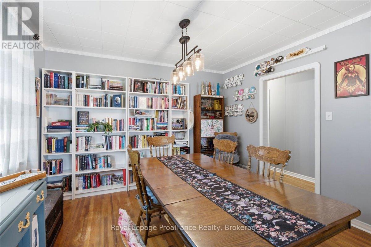 337 BRIDGE STREET E - 11