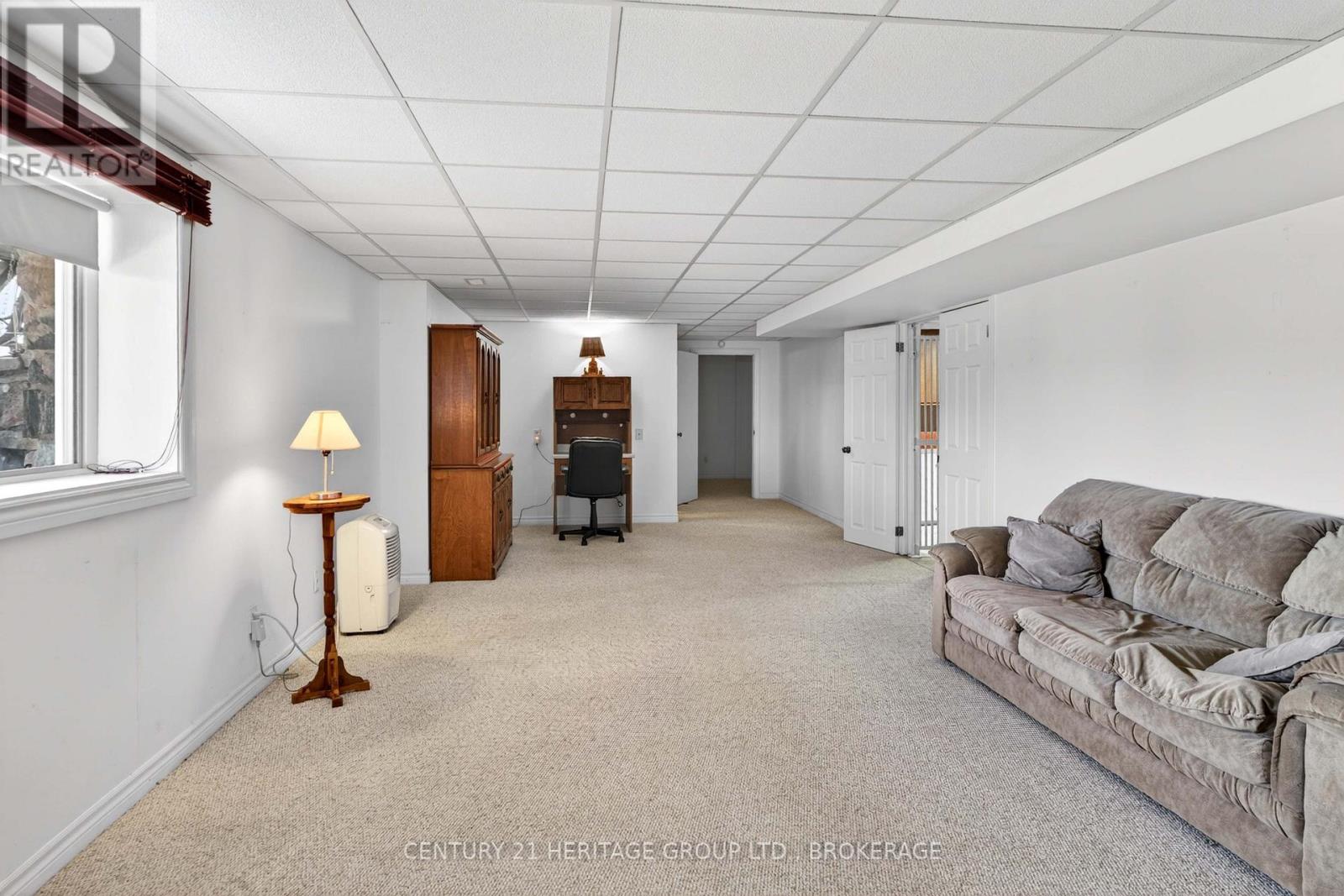 217 WELLINGTON STREET - 26