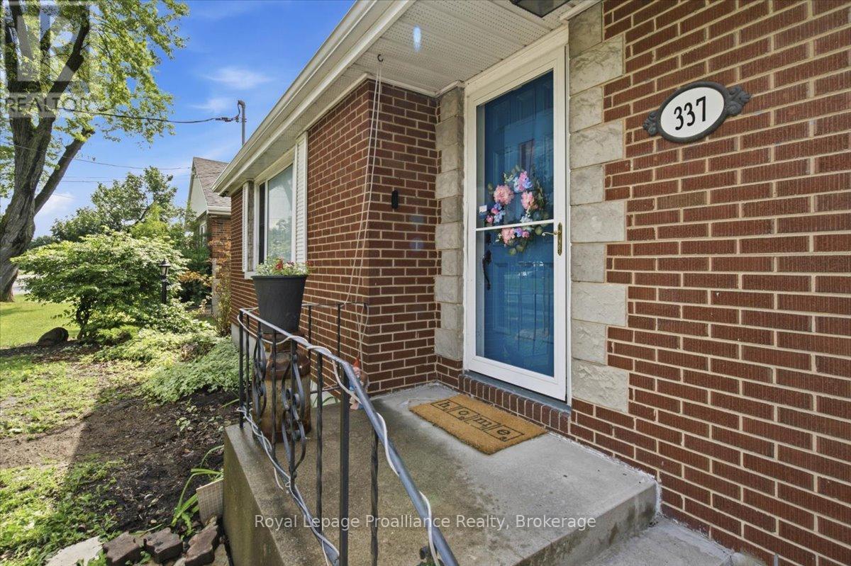 337 BRIDGE STREET E - 4