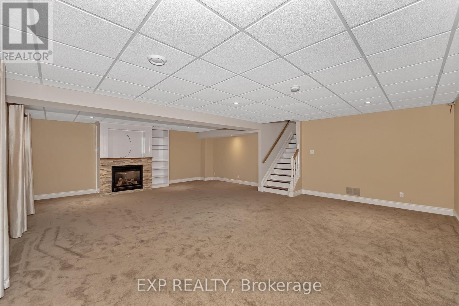 60 PIONEER DRIVE - 25