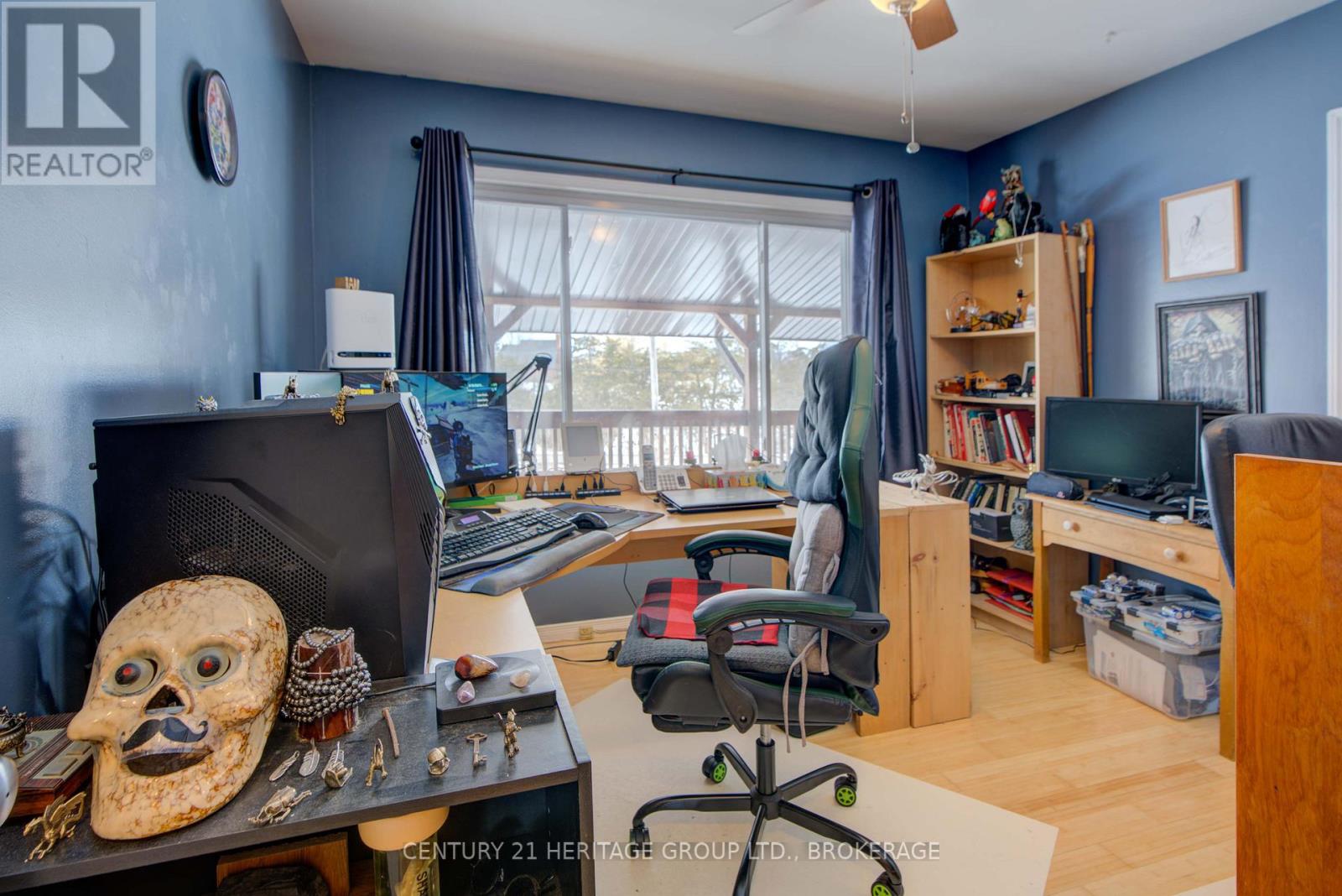 217 WELLINGTON STREET - 32