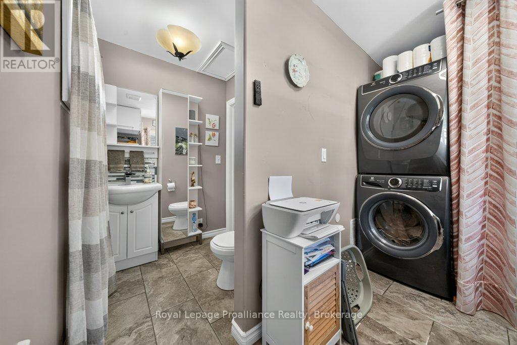 1012 LAKESHORE DRIVE - 25