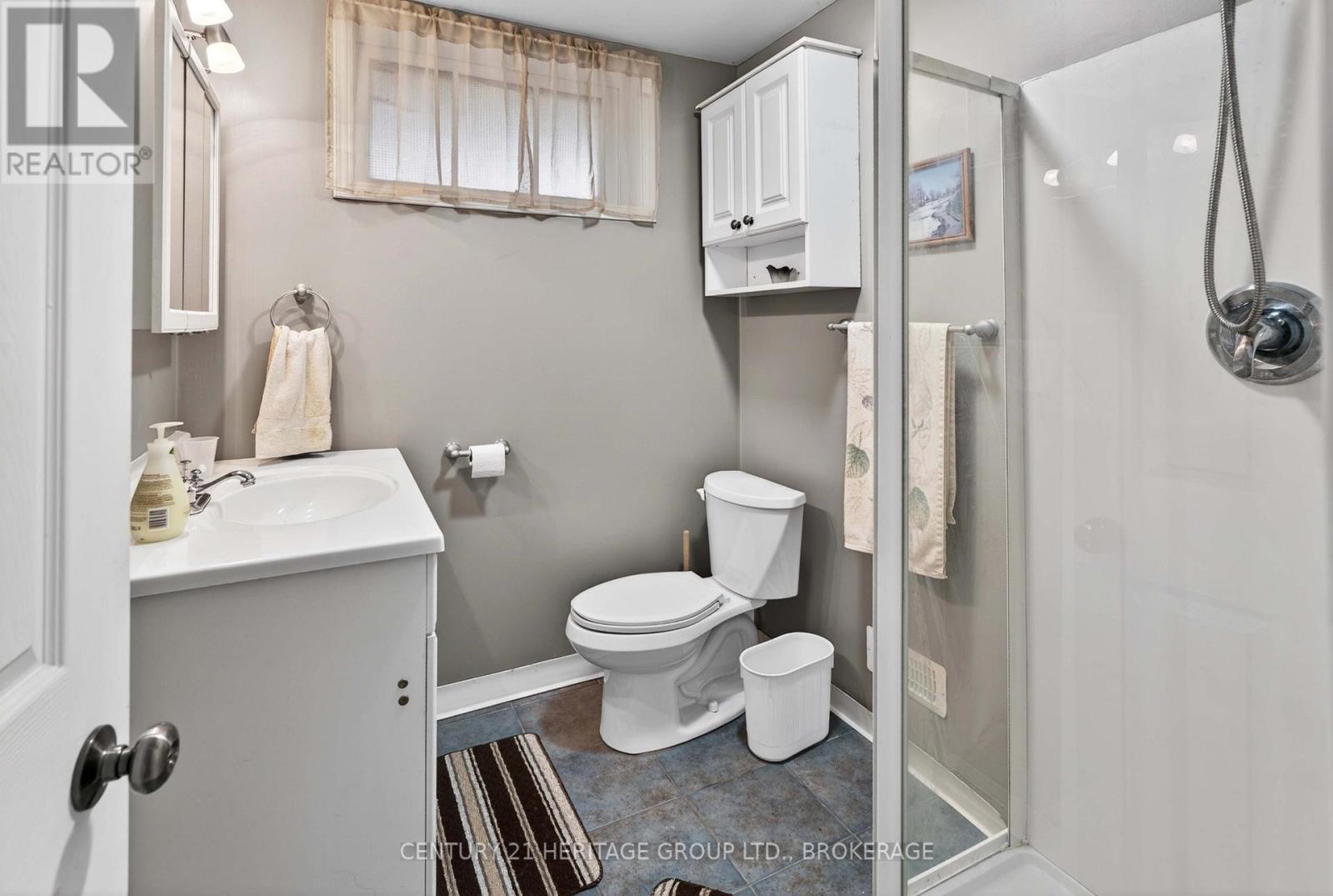 217 WELLINGTON STREET - 27