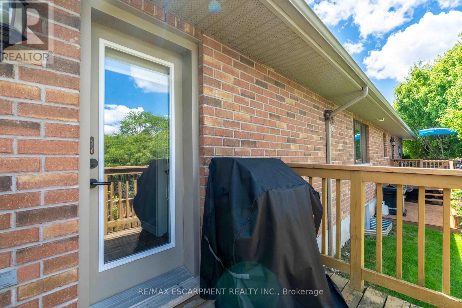 #20 20 TRINITY LANE - 35