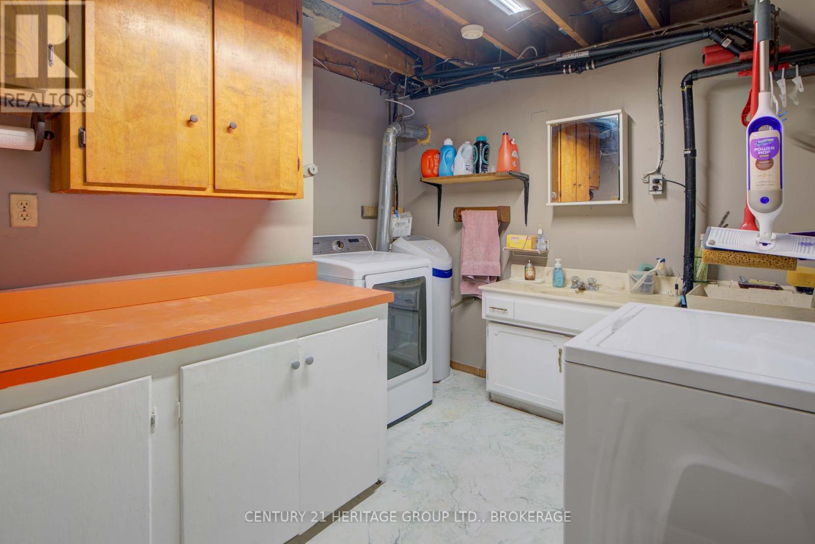 217 WELLINGTON STREET - 37
