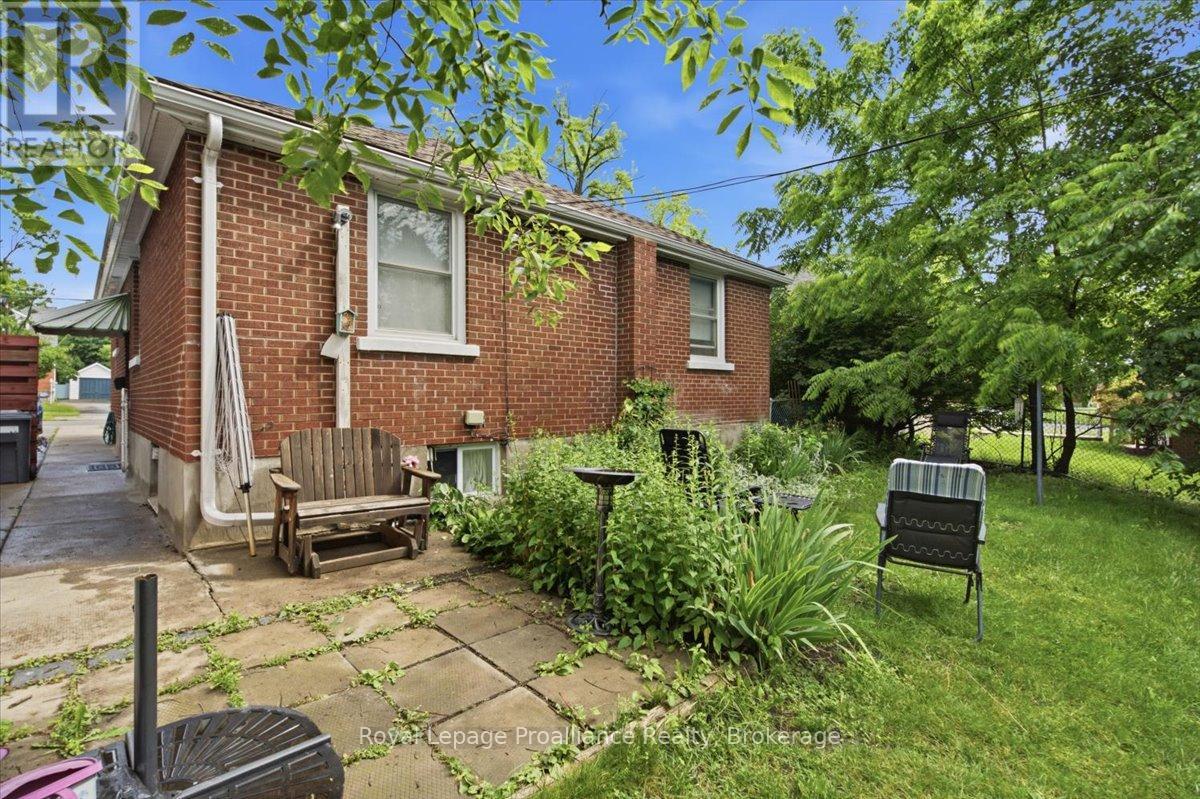 337 BRIDGE STREET E - 40