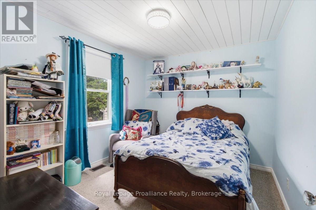 337 BRIDGE STREET E - 23