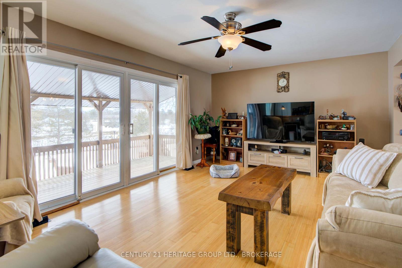 217 WELLINGTON STREET - 28