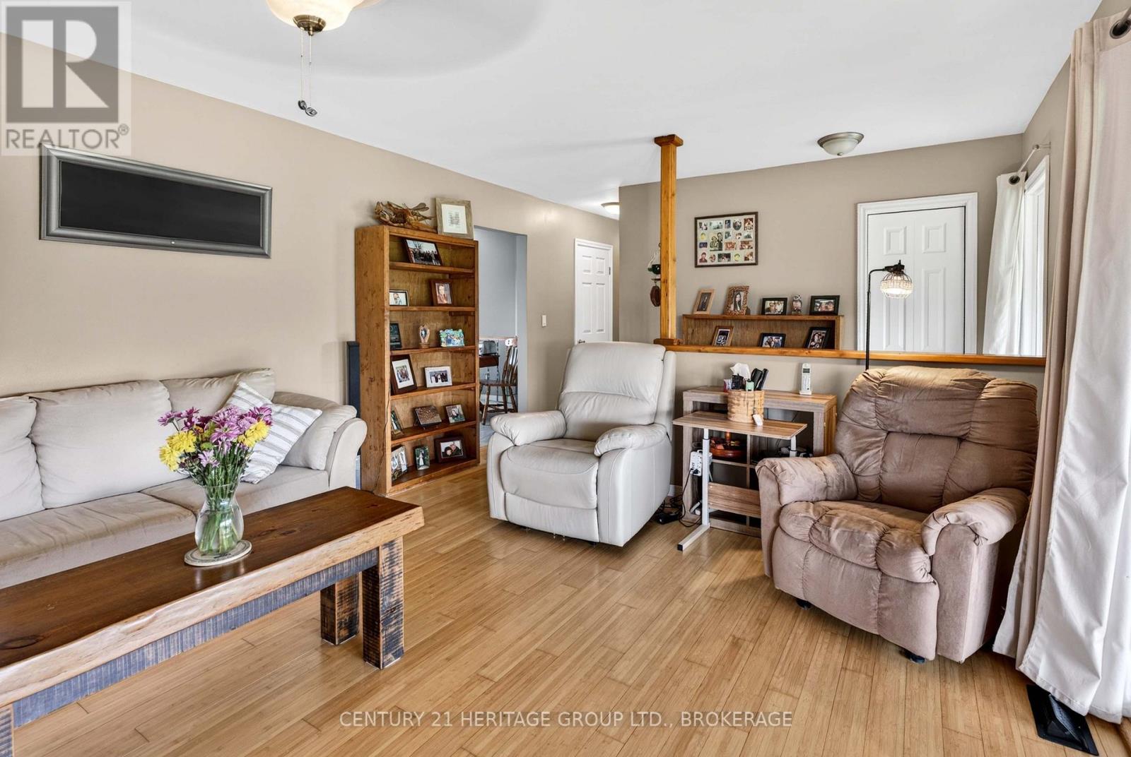 217 WELLINGTON STREET - 10