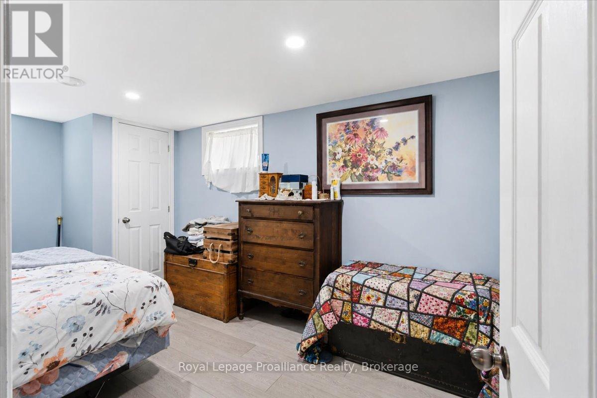 337 BRIDGE STREET E - 32