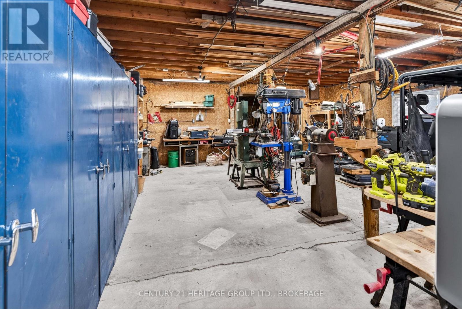 217 WELLINGTON STREET - 45