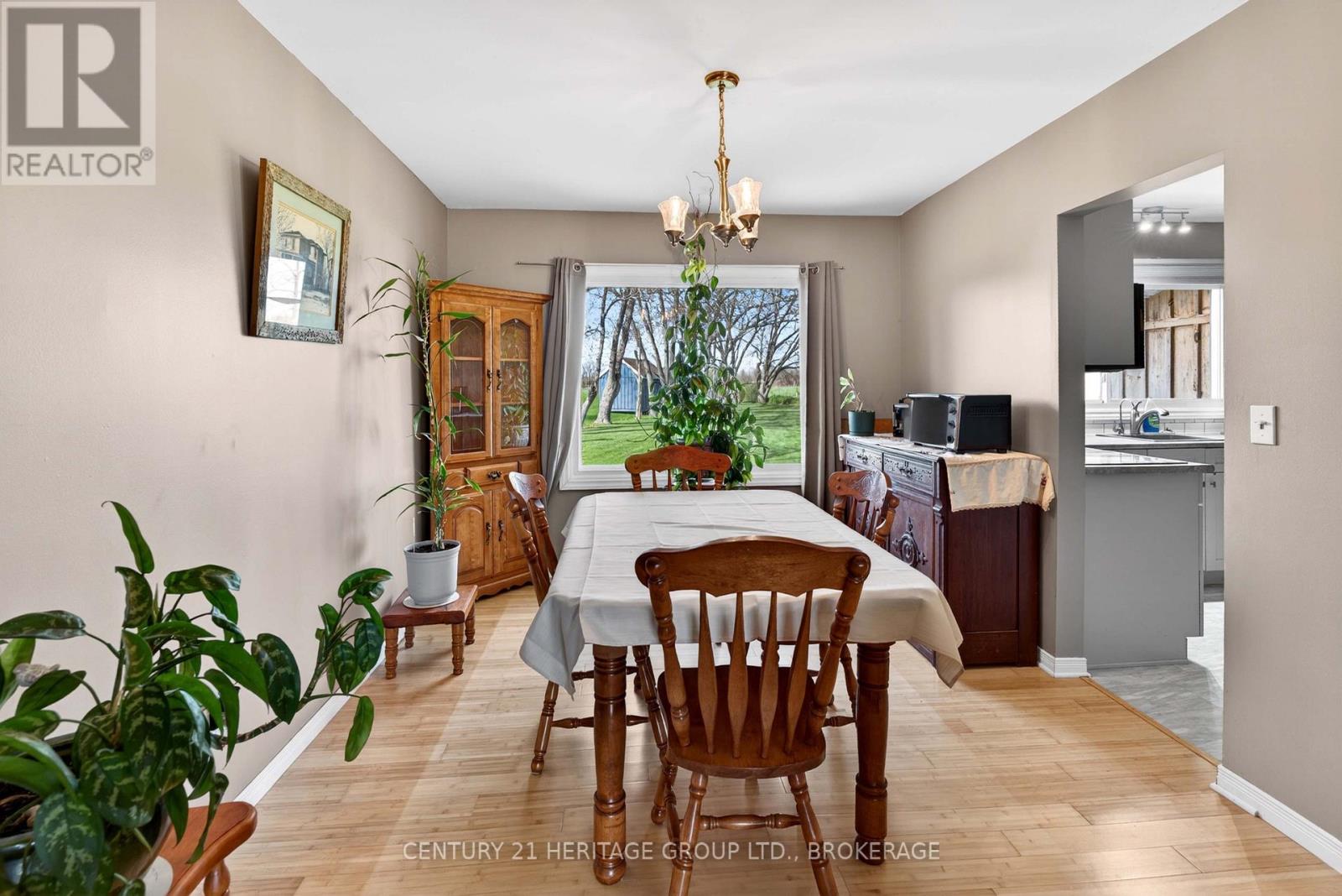 217 WELLINGTON STREET - 7