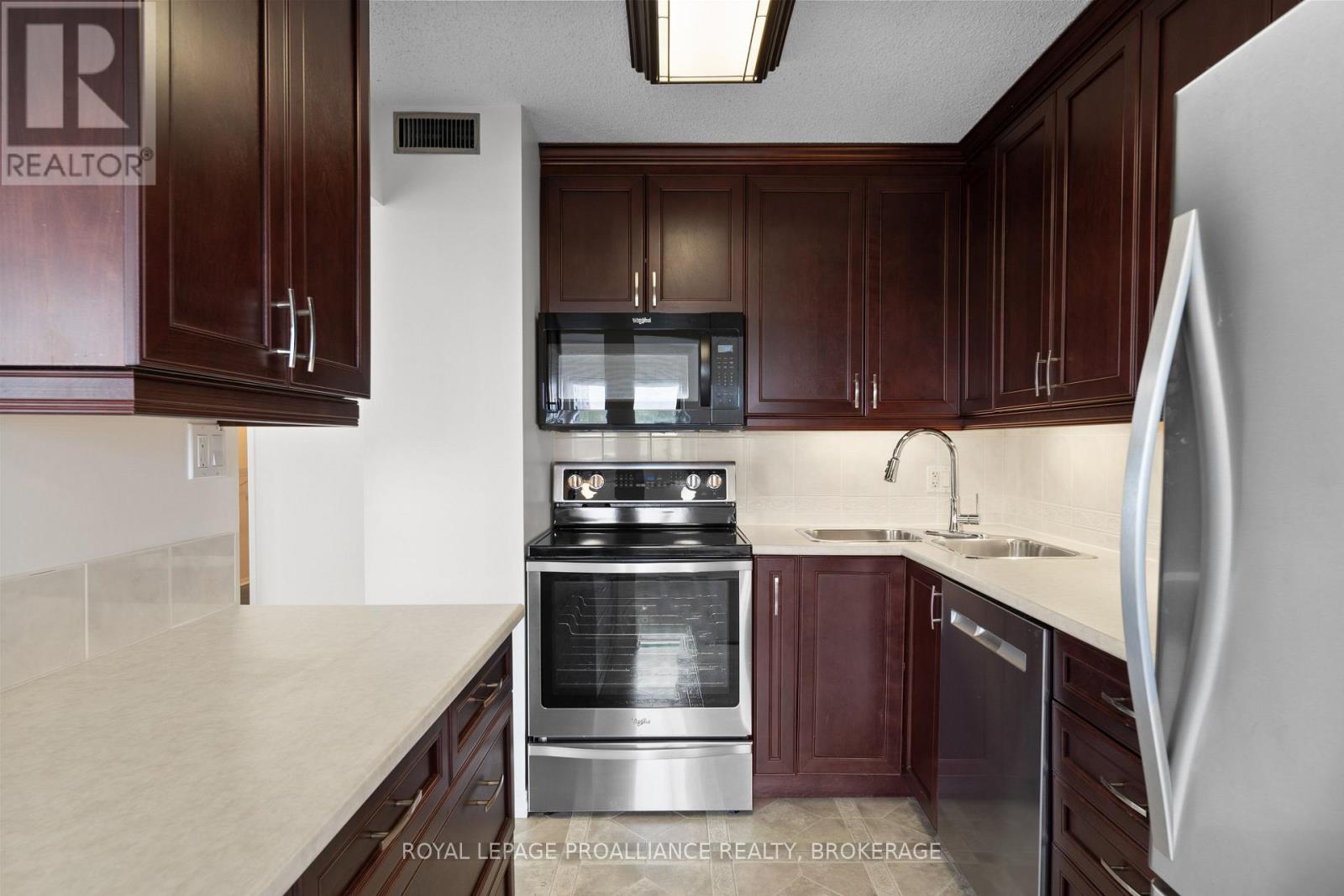 #606 120 BARRETT COURT - 16