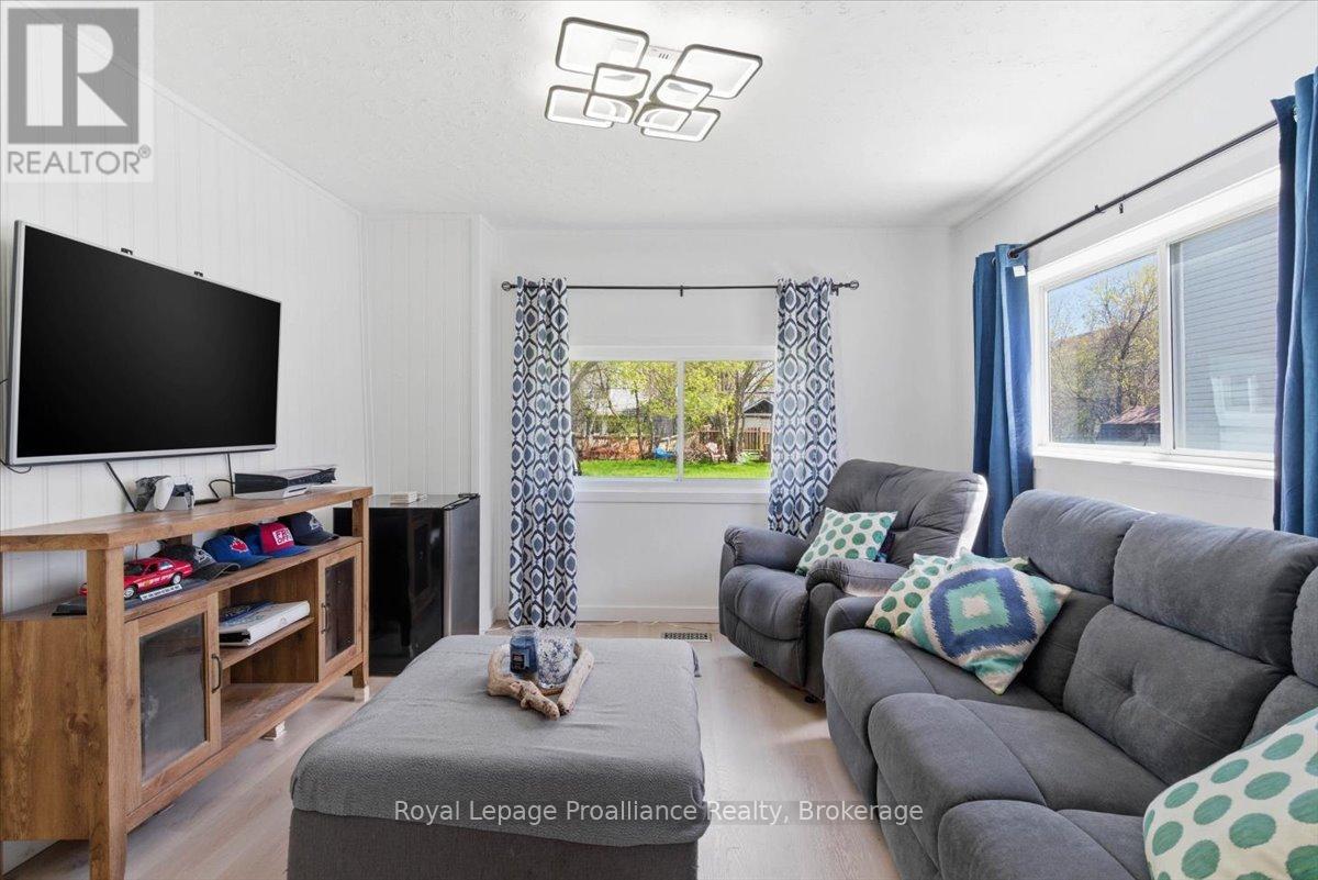 19 BOSWELL STREET - 17