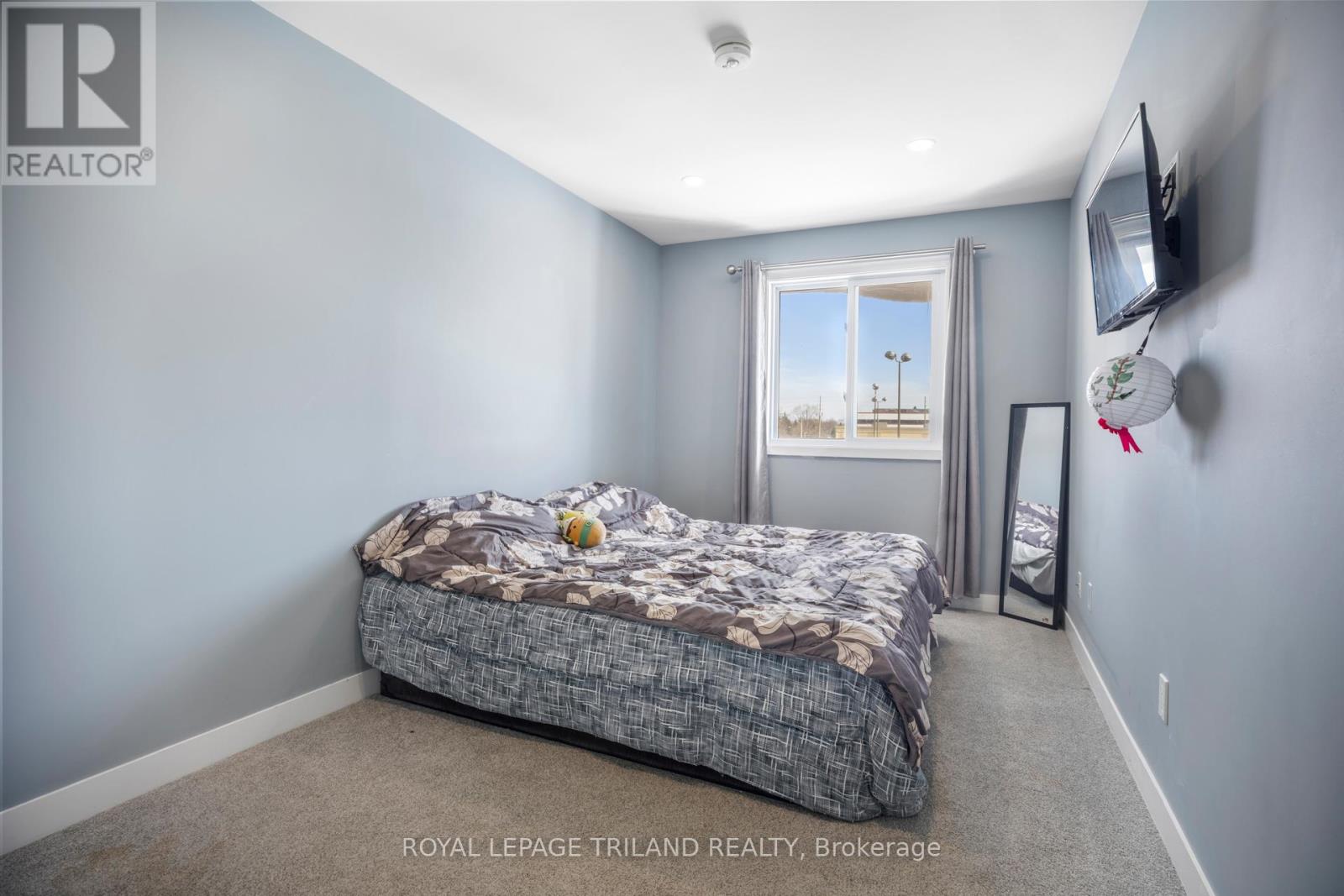 #97 1096 JALNA BOULEVARD - 16
