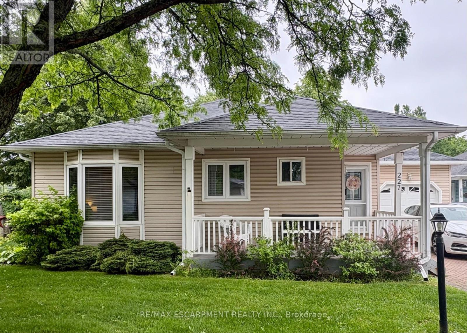 227 SILVERBIRCH BOULEVARD - 2