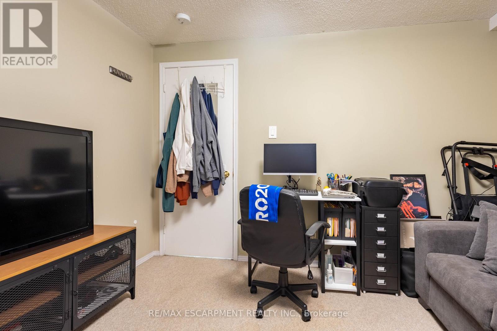 72 ATHENIA DRIVE - 33