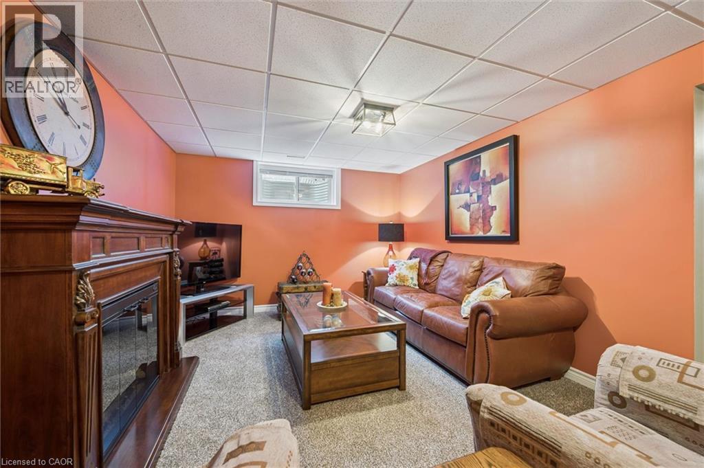 235 SPENCER Drive - 20