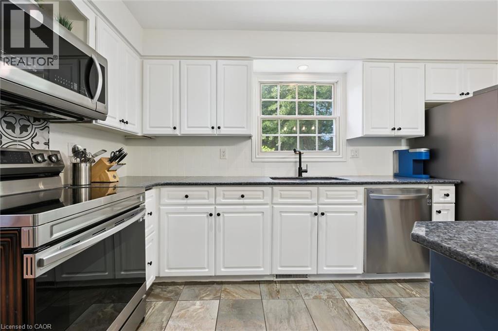 4-bedroom home for sale at 19 ADAMS Avenue, Tillsonburg ON · photo 13 of 44