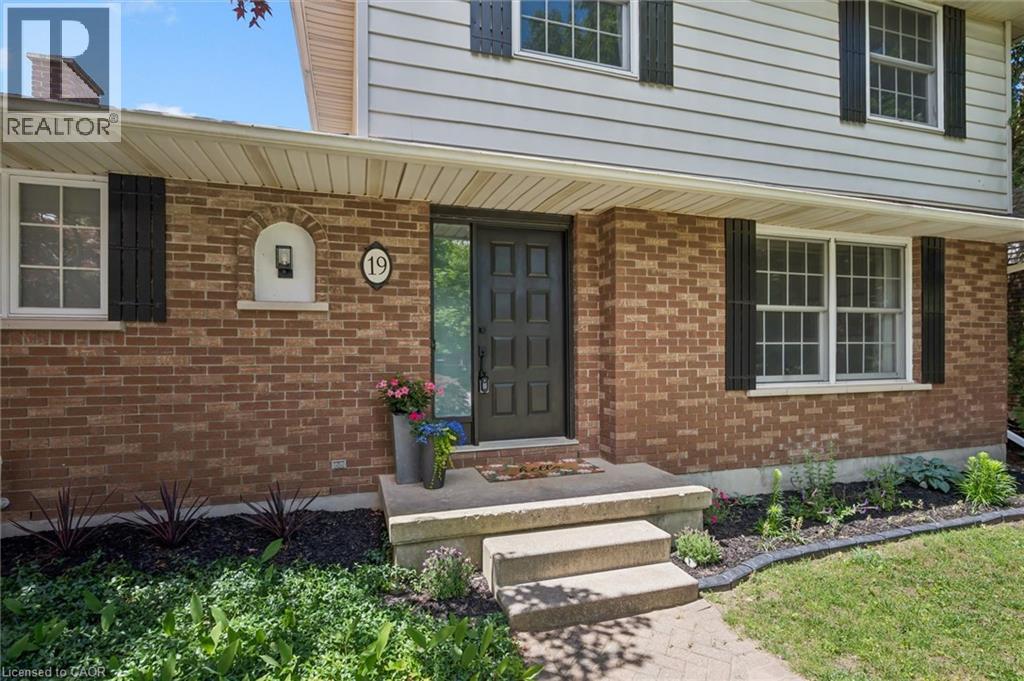 4-bedroom home for sale at 19 ADAMS Avenue, Tillsonburg ON · photo 4 of 44