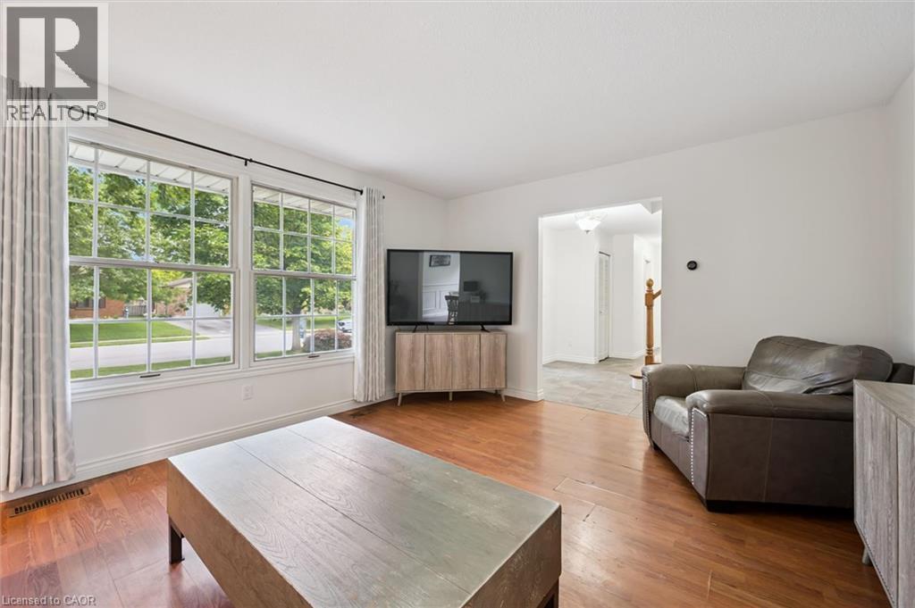 4-bedroom home for sale at 19 ADAMS Avenue, Tillsonburg ON · photo 9 of 44