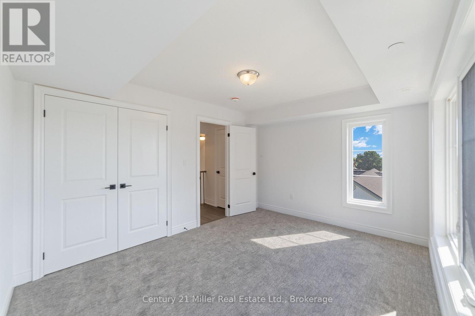 #42 2140 TRAFALGAR ROAD - 32