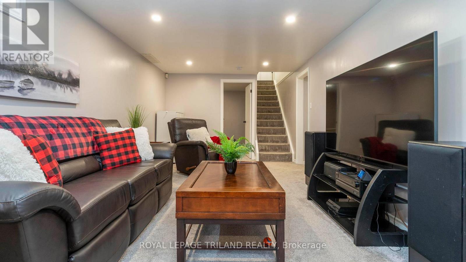 27 PATIENCE CRESCENT - 28