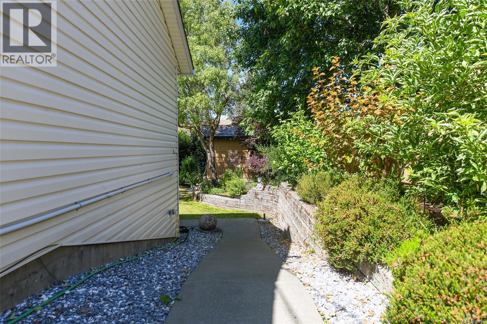 635 Pritchard Rd - 39