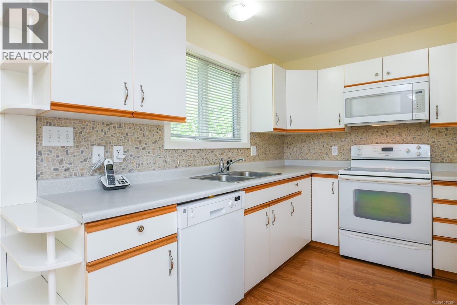635 Pritchard Rd - 6