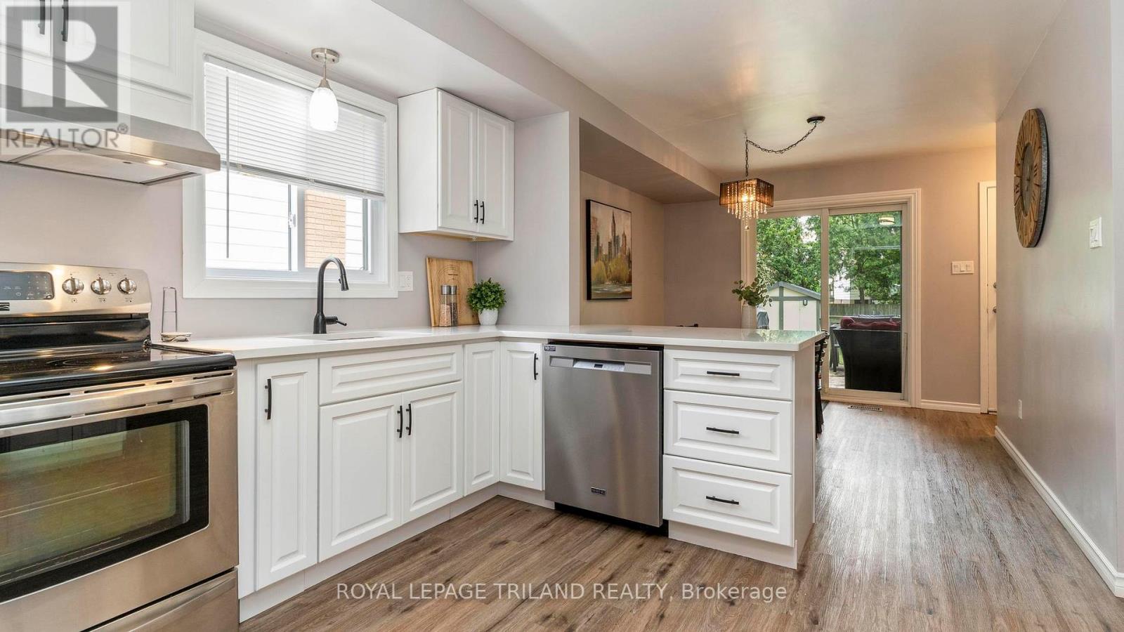 27 PATIENCE CRESCENT - 12