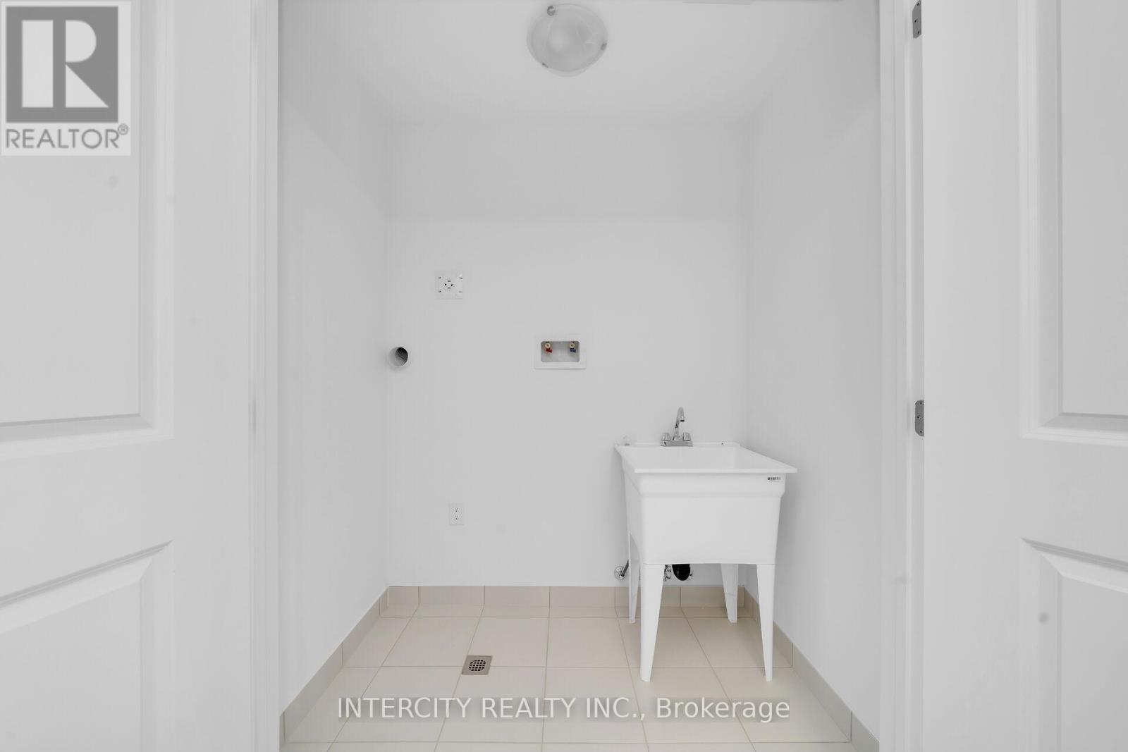 87 BROWN STREET - 24