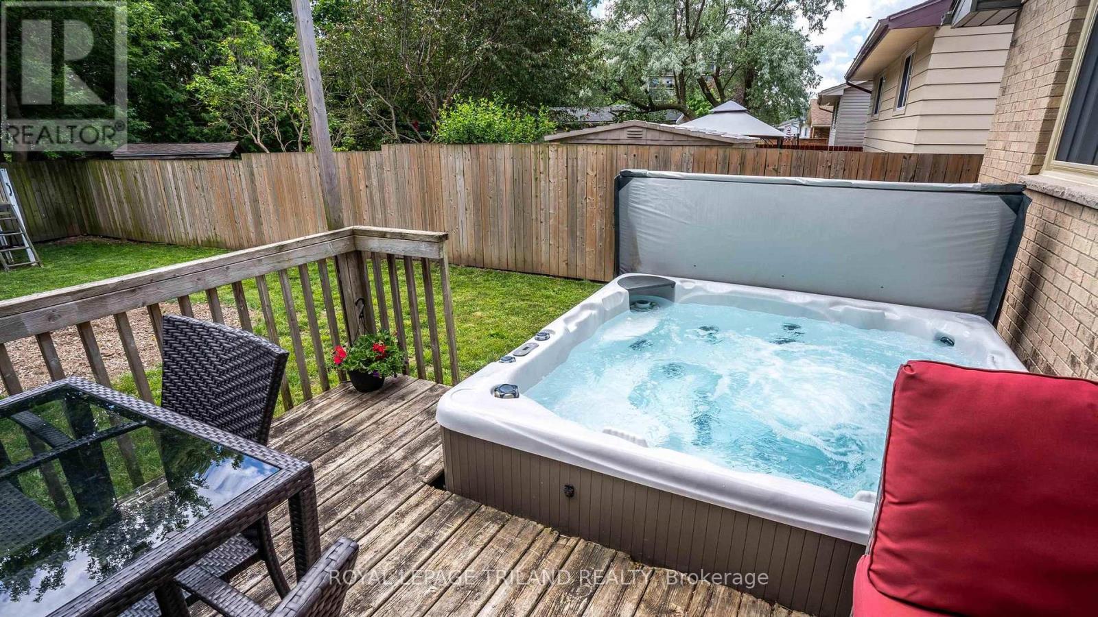27 PATIENCE CRESCENT - 42