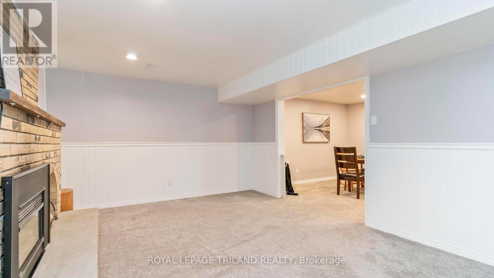27 PATIENCE CRESCENT - 32