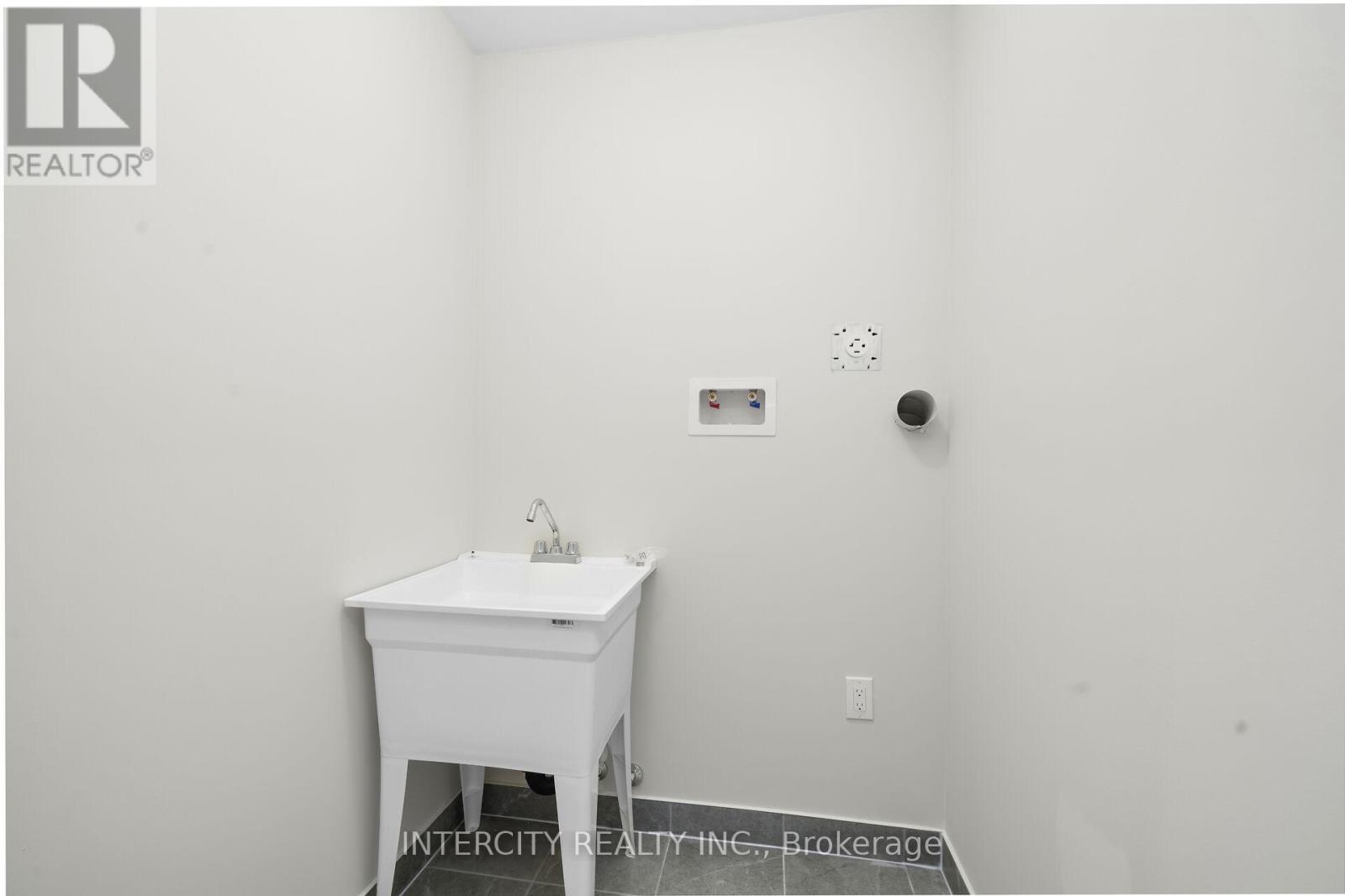 72 BROWN STREET - 25