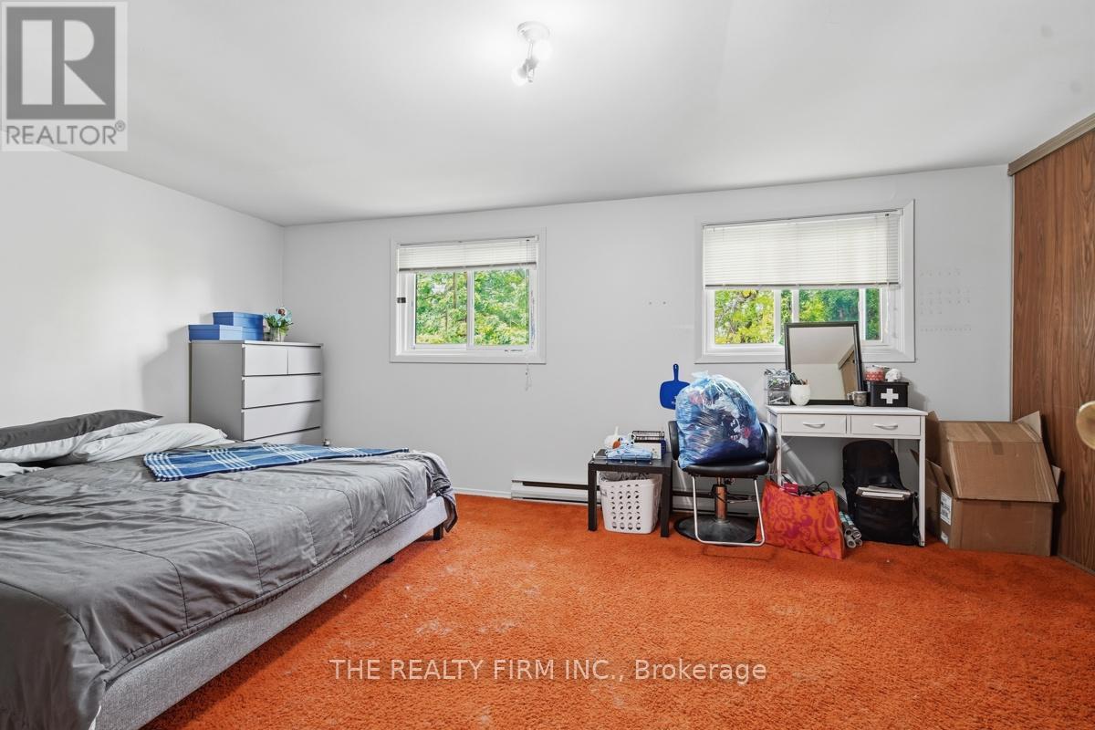 #32 159 SANDRINGHAM CRESCENT - 16