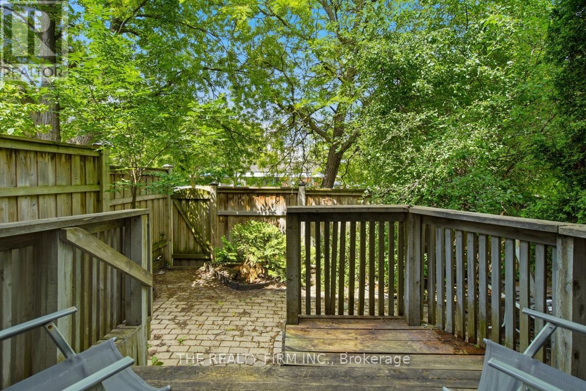 #32 159 SANDRINGHAM CRESCENT - 26