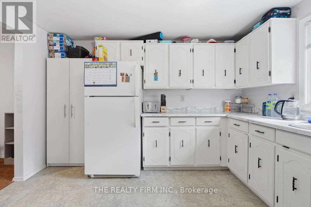 #32 159 SANDRINGHAM CRESCENT - 12