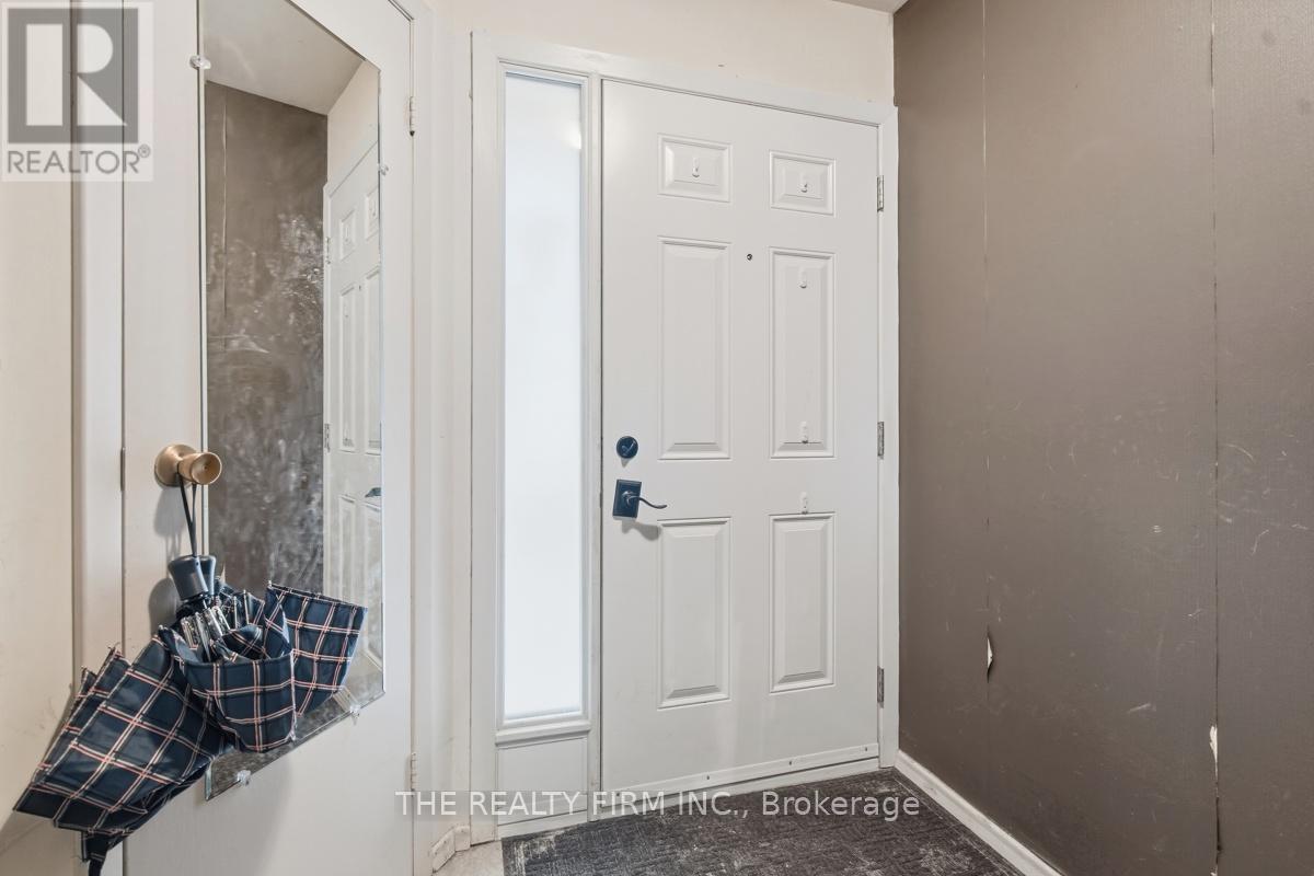 #32 159 SANDRINGHAM CRESCENT - 3
