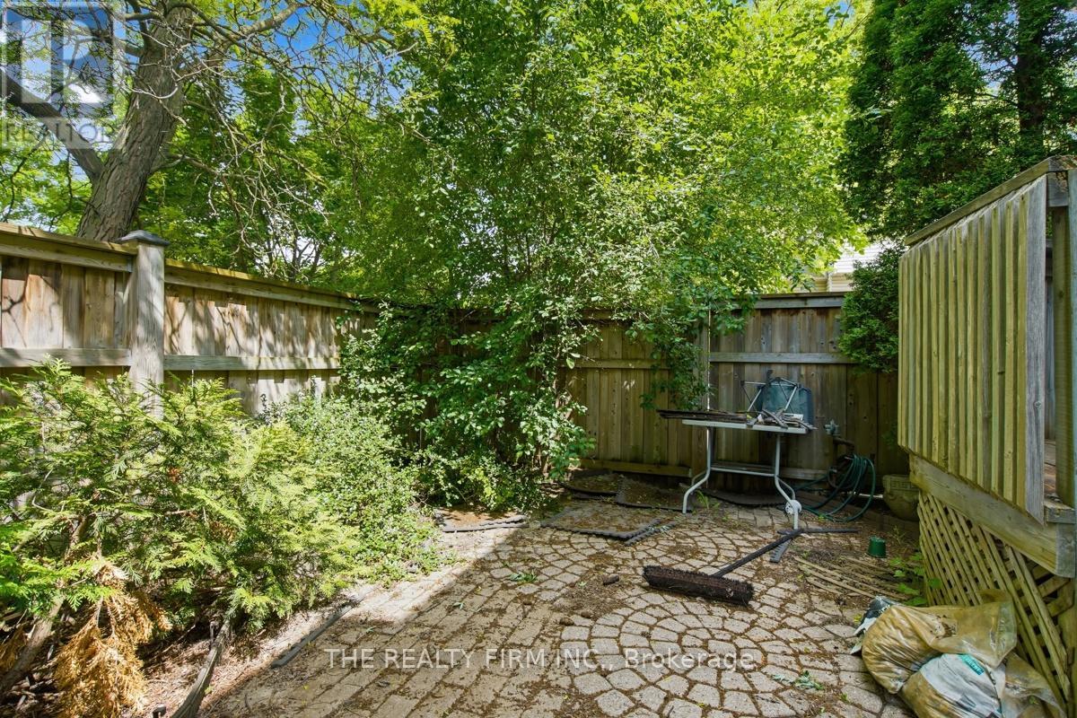#32 159 SANDRINGHAM CRESCENT - 28