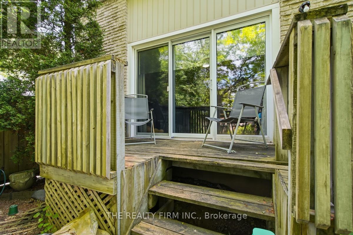 #32 159 SANDRINGHAM CRESCENT - 27