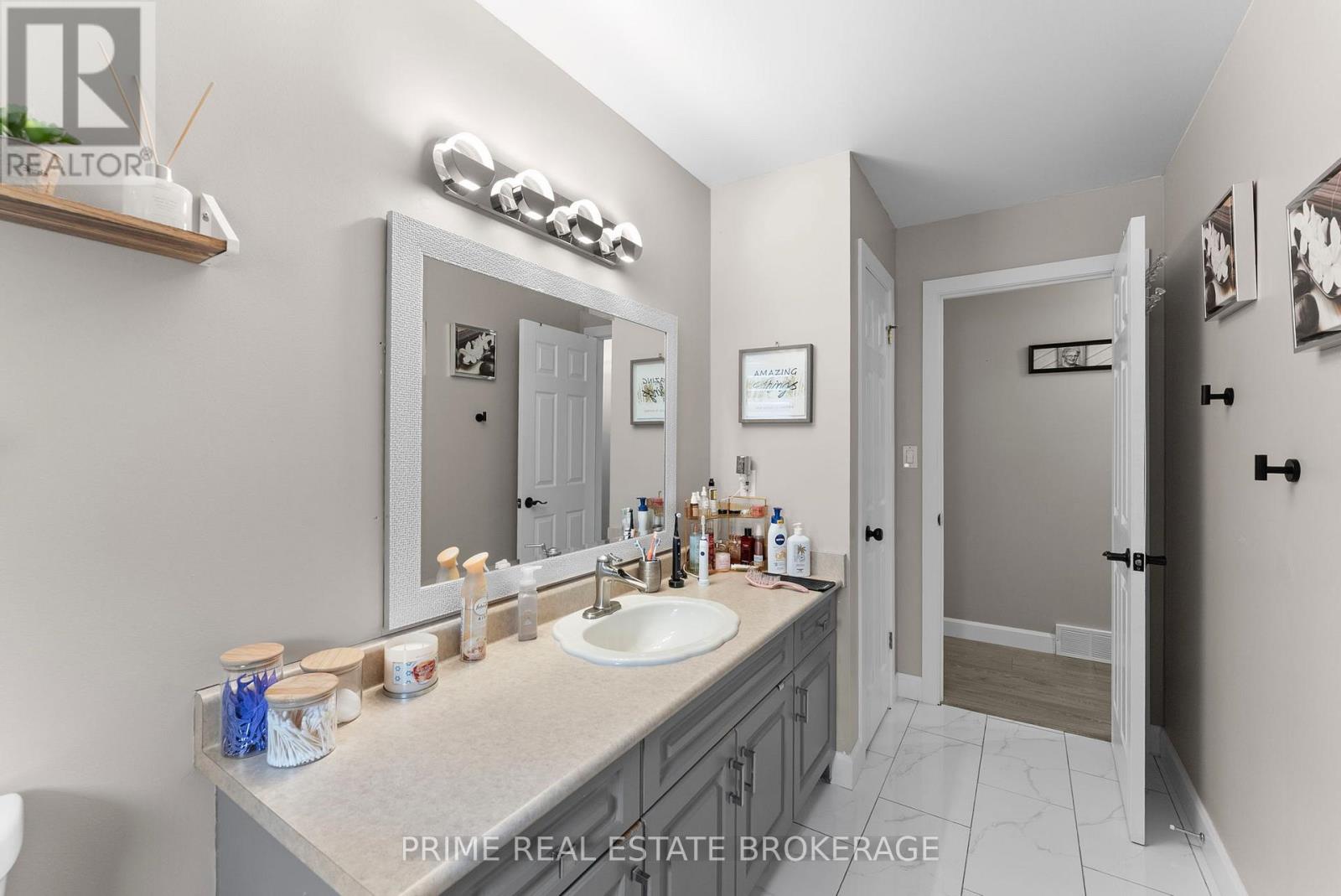 24 QUEEN STREET W - 13