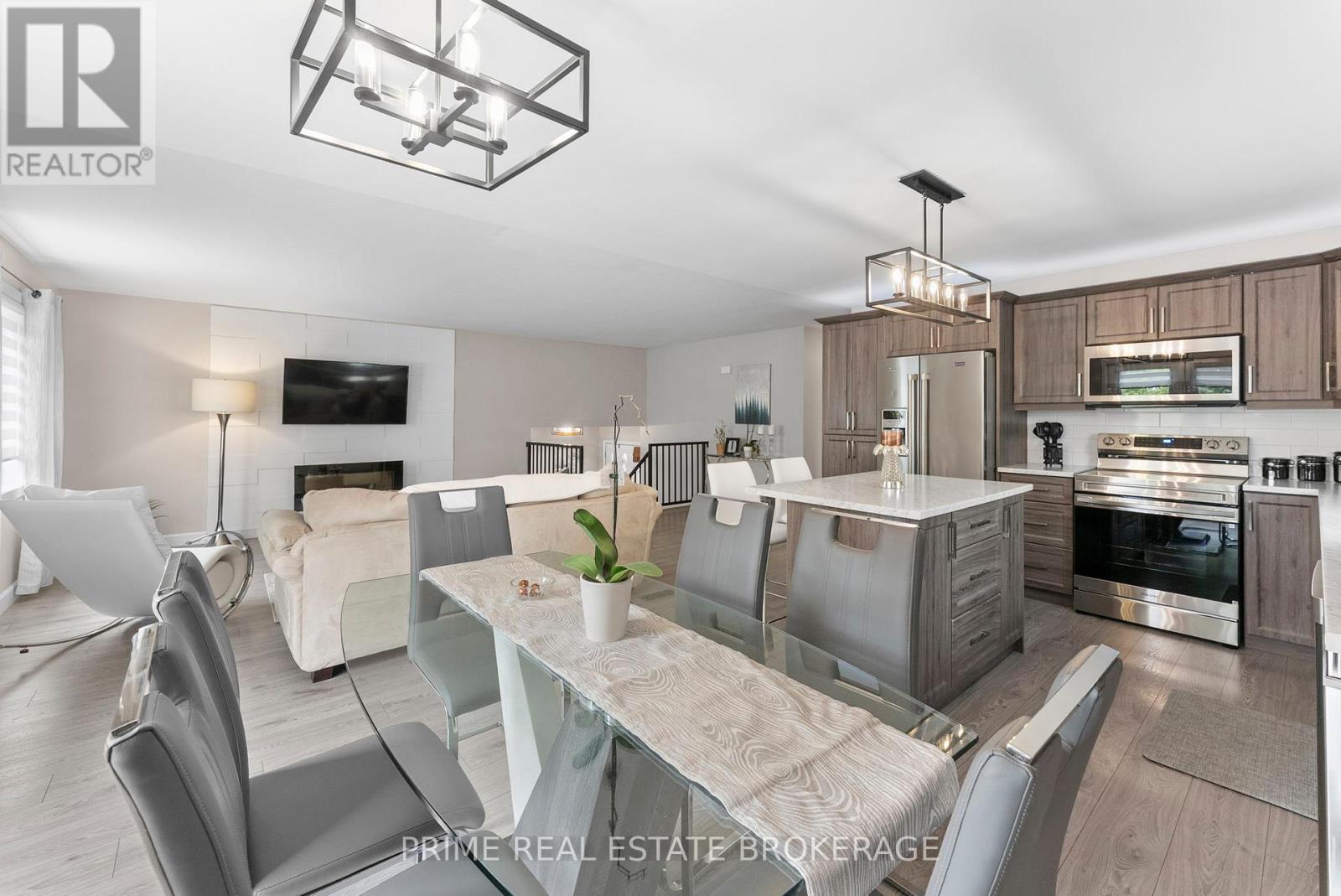 24 QUEEN STREET W - 10