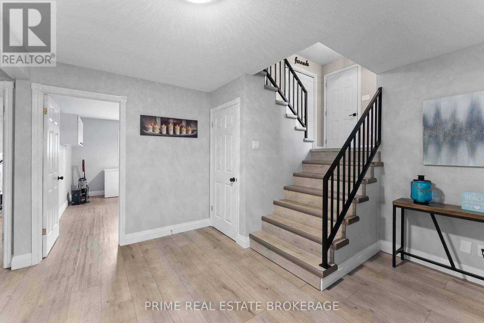 24 QUEEN STREET W - 21