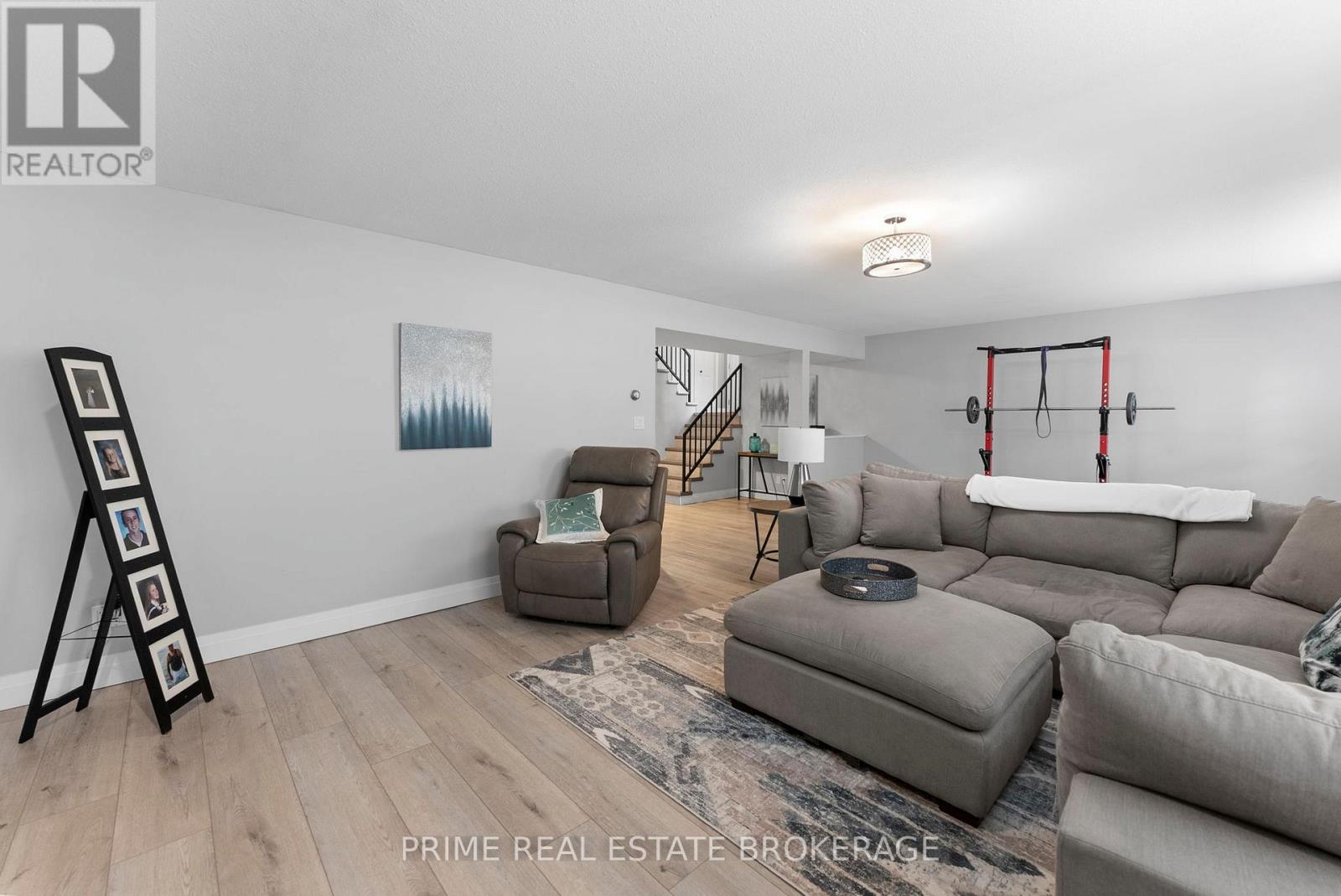 24 QUEEN STREET W - 25