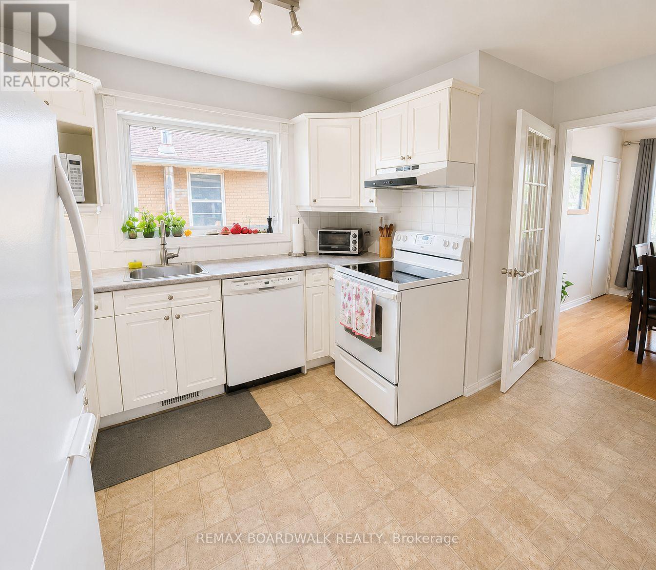 3 Bed, 1 Bath House for Sale in Ottawa – 625 CLARKE AVENUE, Ottawa – MLS# X13476150 - Image 5