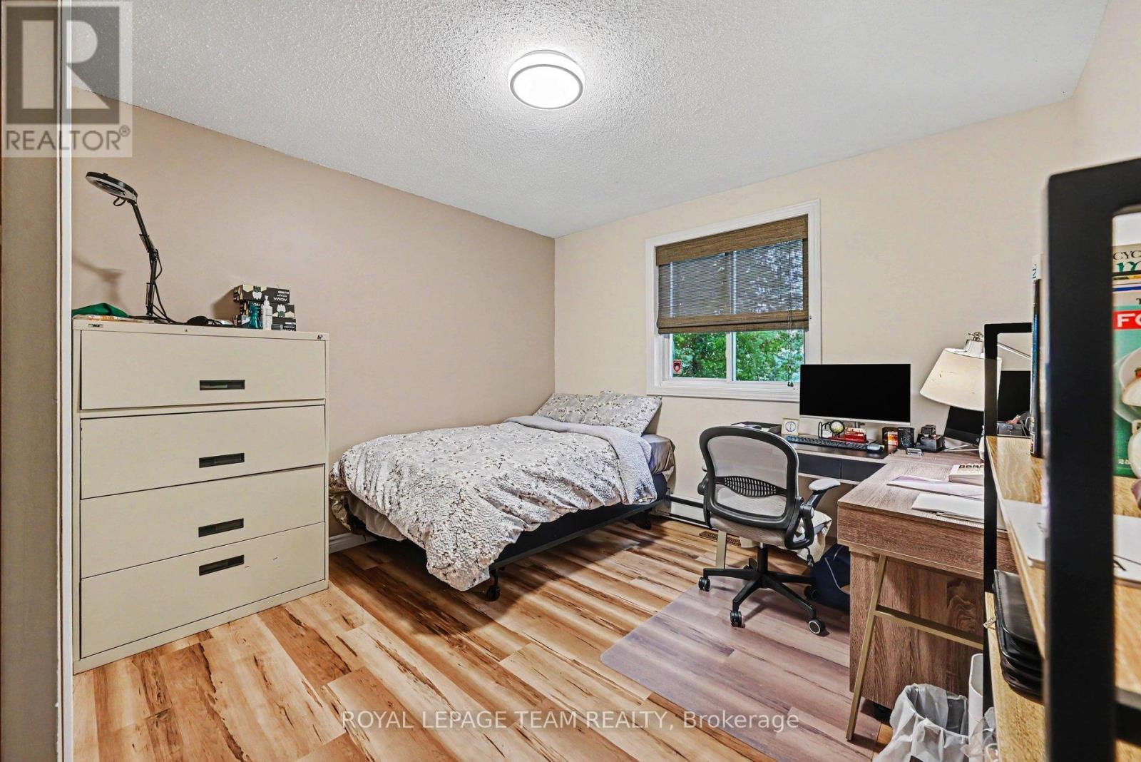 2466 FAIRMILE ROAD N - 20