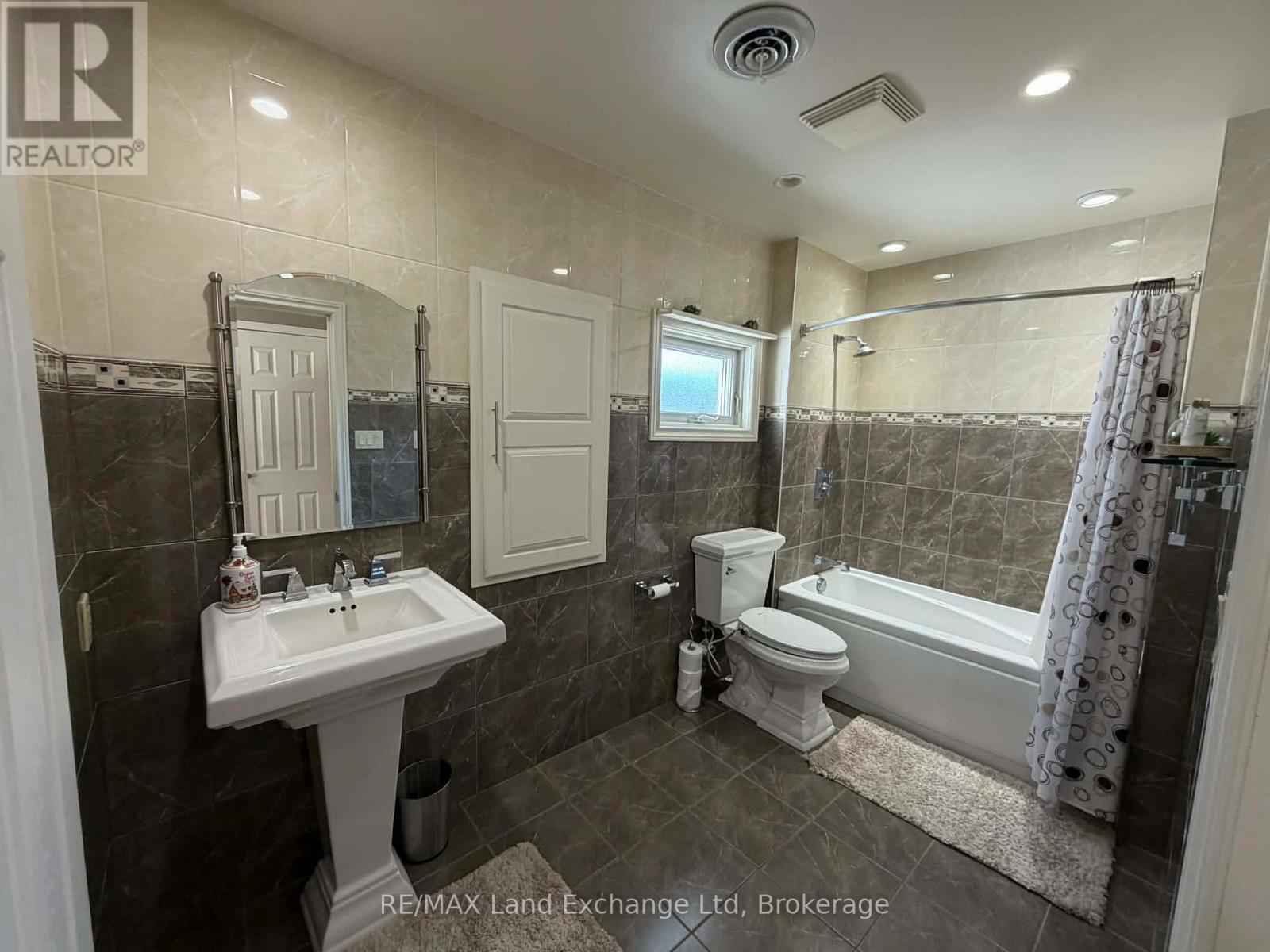 320 SUMMIT DRIVE - 29