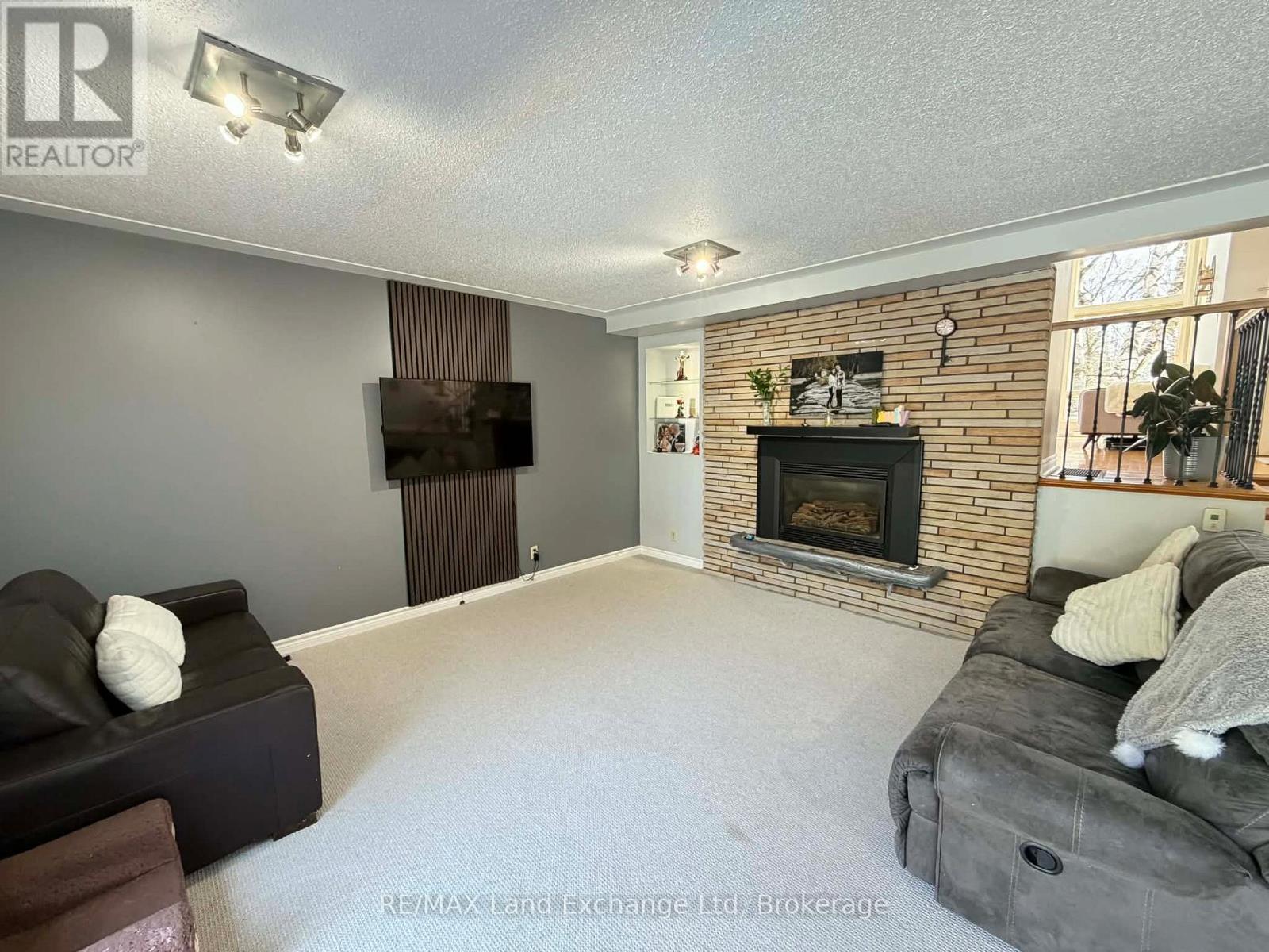 320 SUMMIT DRIVE - 11
