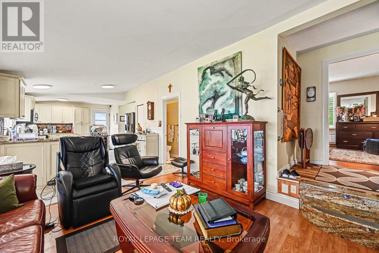 2466 FAIRMILE ROAD N - 9