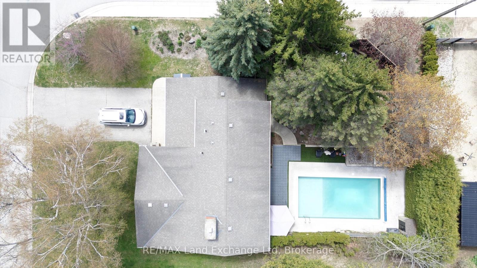 320 SUMMIT DRIVE - 47
